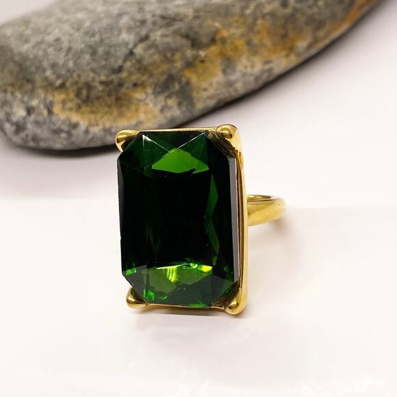 NEW Emerald Green Zirconium Stone Cocktail Ring - Picture 4 of 16